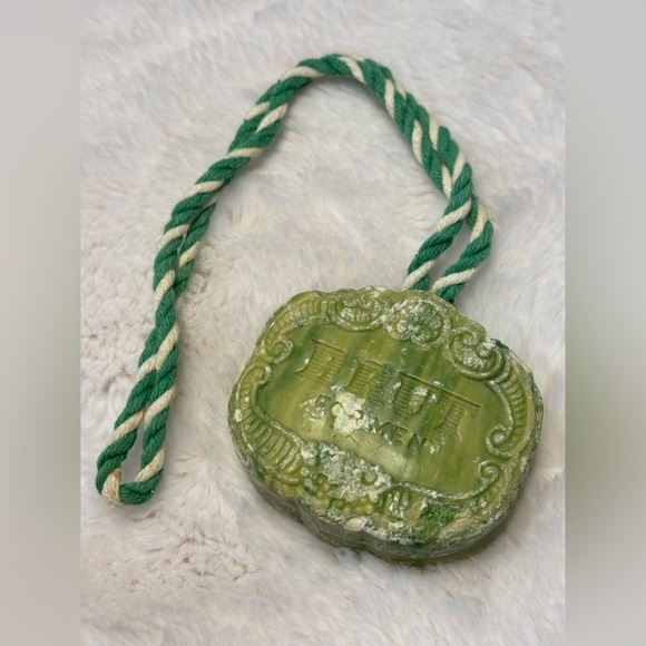 Faberge Brut Soap on a Rope 8 oz for Men Old Stock Vintage - Picture 2 of 2